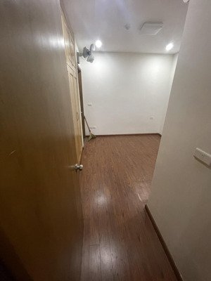 cho thuê căn hộ vimeco ct4 nguyễn chánh , 148m, 3 ngủ, đồ cơ bản, giá tốt.lh 