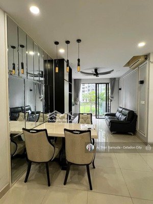 bán nhanh 2pn 71m2 emerald đầy đủ nội thất đẹp. trung tâm hồ bơi, cổng chính. có hd thuê 15tr/th