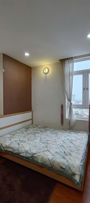 tôi cần bán căn hộ himlam riverside, 60m2, 2pn ,1 wc, full nội thất , giá 4.7tỉ. lh: 0762.318.00