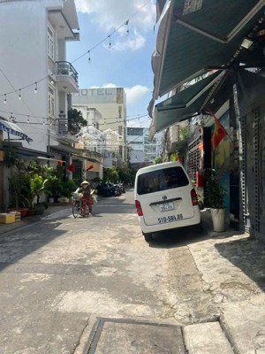 hẻm 7m ngay chợ tân hương 5x18m 1 lầu 8.2 tỷ