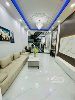 cần bán căn nhà xe hơi đậu cửa huỳnh tấn phát phường bình thuận