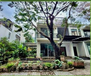 bán bt anh đào 10, diện tích 260m2 xd 352m2, hướng tn giá 100 tỷ lh: 