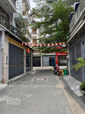 nhà view công viên văn hóa gò vấp 5 tầng kdc đồng diều xe hơi ngủ nhà