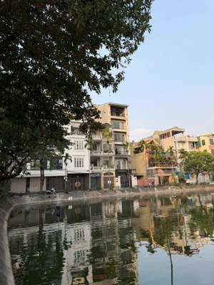 bán nhà dân xây bồ đề, long biên, dt 100m2, 7 tầng, mt 6m, view hồ, thang máy, gara, full nội thất.