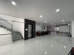 cho thuê nguyên tầng trệt (5x22), (9x20) nhà kđt vạn phúc, hoàn thiện nội thất giá 12tr tl