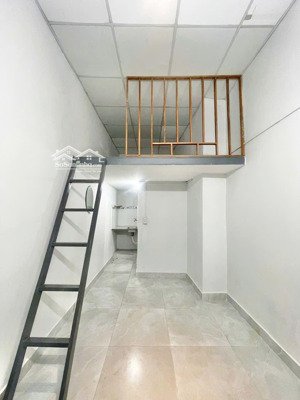 phòng trọ có gác rộng 30m2 giá rẻ gần cầu công lý giáp quận 3