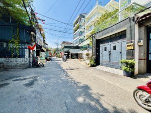 ô tô chạy qua cửa nhà - 4 tầng btct - 76m2 (4x19) - ngay cv làng hoa - nhỉnh 6tỷ