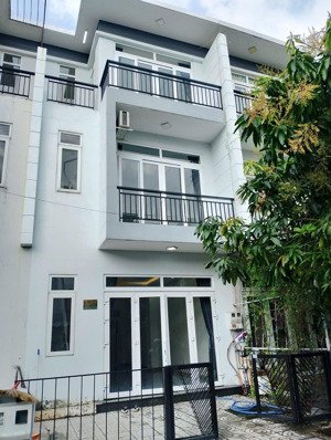 3 tỷ 1 nhà 3 tầng khu đô thị phúc an , cạnh vin hóc môn .giá 3 tỷ 1 . kinh doanh dòng tiền tốt .