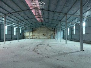 cho thuê kho xưởng tại thị trấn yên viên - gia lâm. diện tích 1100m2, trần cao 9m