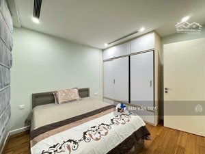 (nhà thật,) bán căn hộ 2 ngủ 2 vệ sinh đầy đủ nội thất. căn rộng nhất dự án d''capitale. giá 11 tỷ