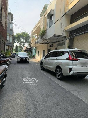 cho thuê nhà lữ gia quận 11, đường 8m, dt 60m2 5 tầng 5pn.giá 25tr/th