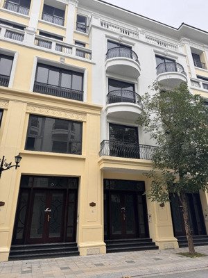 cần bán gấp 7,x tỷ btlk phân khu san hô trung tâm vhocp2