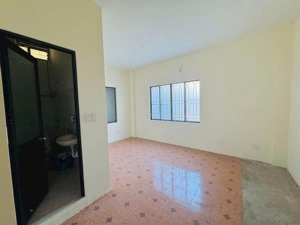 cho thuê nhà 4 tầng mt đường hoàng diệu - ngang 6m2, nhà mới đẹp, nhận diện thương hiệu