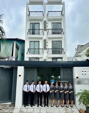 dòng tiền 200tr/tháng ngay ngã 4 thủ đức gần hutech, sp kỹ thuật, chủ gấp bán 240m2 đất xây 6 tầng