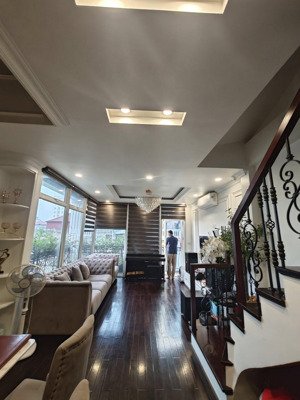 nhà đẹp ba đình xe 7 chỗ vào nhà nội thất 5 sao 7 tầng thang máy ở hoặc làm văn phòng ngay