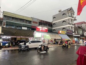 cần bán nhanh nhà 1trệt 3 lầu có hoàn công &1 quán cfe 4kiot đang cho thuê