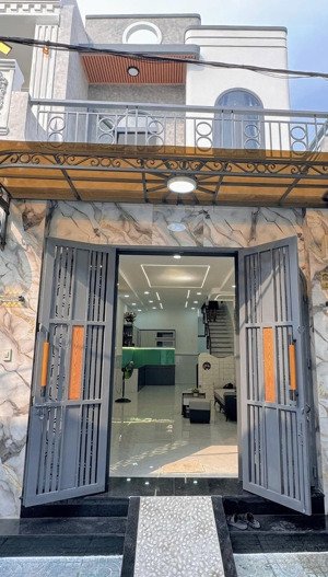 bán nhà đẹp 2 tầng - hẻm xe hơi 8m thông - có phòng ngủ tầng trệt - vào ở ngay giá chỉ 5tỷ750