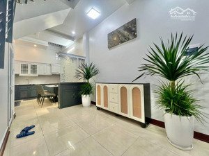 siêu phẩm bồ đề long biên một căn duy nhất , nhà mới đón tết vị trí đẹp, ô tô cách 5m