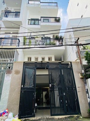 căn duy nhất 50m2 giá 5ty200 triệu đường trường sa , p12, quận 3, hẻm xe hơi 5m sổ riêng lh gấp