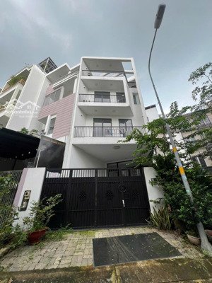 1 căn nhà phố duy nhất giá 7 tỷ 9 thuộc kdc đại phúc green villas