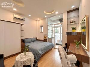 Căn Hộ Tách Bếp Ban Công Ngay Sân Bay TSN Quận Tân Bình