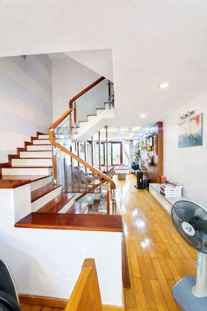 siêu phẩm gần metro đường 9m ngay phan huy ích - 5 tầng - 6 pn - 80m2 nhỉnh 11 tỷ