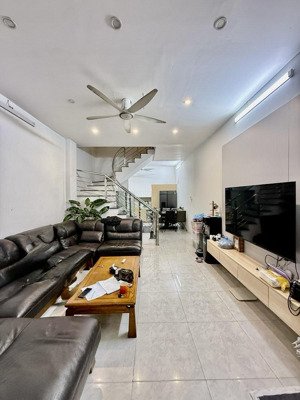 vị trí đẹp! nhà phố xã đàn, gần hồ xã đàn, 1 phút ra phố, gần ngoại giao đoàn, ngõ rộng thoáng