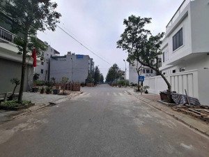 rẻ rẻ nhất phường vũ ninh- tp bắc ninh 68,4m chỉ nhỉnh 6 tỉ , đất phân lô bàn cờ, dg 8m có vỉa hè