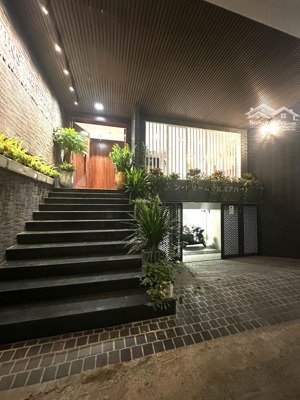 toà aparment đẳng cấp trung tâm ba đình. ngõ thông các ngả. 100m ra các mặt phố lớn. dòng tiền 2.4