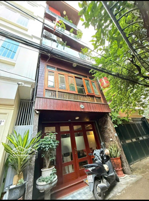 chủ nhà cần bán căn nhà 55m2,5 tầng ,mặt tiền 4,2m phố lạc long quân