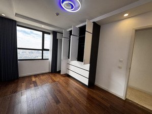 chính chủ gửi bán căn dcapitale toà c6 dt 99m2, 3 phòng ngủ tầng cao đẹp