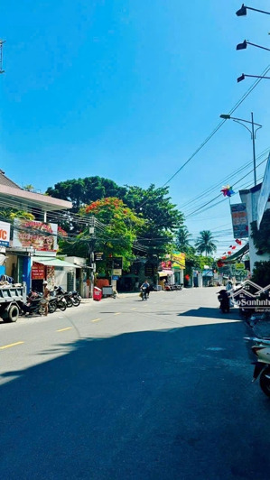 đặng tất đất dài 5,5m _ ra biển hòn chồng 250m hẻm xe tải nhỏ giá: 7,2 tỷ