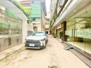 35m2 nhà trục chính kinh doanh sát đh công nghiệp, ô tô ngủ ngày đêm (vào nhà thoải mái) giá 5 tỷ