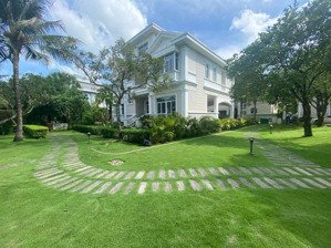 bán biệt thự chateau khu vip phú mỹ hưng, dt: 567,2m2, góc công viên, giá 240 tỷ. lh: 