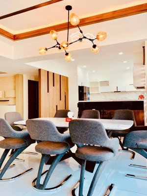 bán penthouse sky 3, giá tốt nhất thị trường, dt 292m2, 4pn, view bitexco cực đẹp