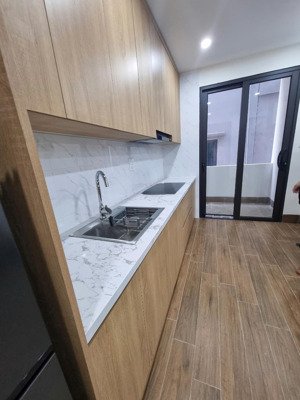 cho thuê chung cư mini 43m2 phố ngọc thụy gần công viên có chỗ đỗ oto giá 6.2 triệu: lh 