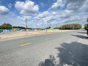 giảm sốc 550tr bán gấp lô góc 420m2 mặt tiền đường cao bá quát kế chợ chơn thành, giá chỉ 2 tỷ nhỏ.