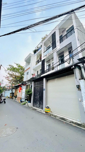 bán nhà trệt 2 lầu ngang 7m dài 12m mặt tiền hẻm 43