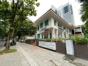 biệt thự cổ góc 2 mặt tiền ngang 20m, sử dụng hơn 1.000m2 - số 9 alexandre de rhodes, quận 1.!!