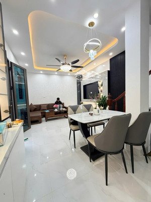 nhà phố quan nhân 31mx4 tầg, mt7.3m, giá 8.4 tỷ