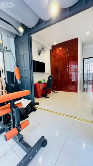 Bán Nhà Quận 10 - Hẻm Trước Nhà 4M - 4 Tầng BTCT - Nhà Còn Mới - Nhỉnh 6 Tỷ