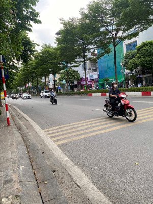 mảnh đất phố kim mã ba đình 45m2 mặt tiền 4,5m ngõ thông cách phố 30m xây lên cực hot