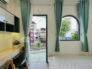 căn hộ dịch vụ, 2 phòng ngủ, có ban công, ngay cầu vượt 3 tháng 2, quận 10