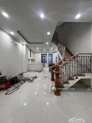 cho thuê nhà phố mới 100% lakeview city dt 5x20m giá 30 triệu bao vat, hoàn thiện cơ bản 4pn 5wc