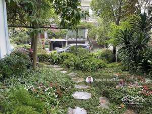 bán biệt thự sân vườn hồ cá lô góc, khai sơn hill, 280m2, 4tầng,mt15m, full nội thất ở ngay đón tết