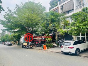 tôi cần bán gấp nhà phố 80m2 gần công viên hồ sinh thái, sổ cá nhân hoàn công