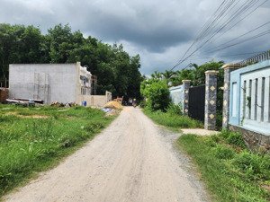 chính chủ gởi bán lô đất thổ cư ngay khu công nghiệp phước đông(dt90m)giá 385tr bớt lộc lá.1/ dt782