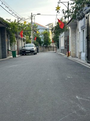 bán 100m đất thổ cư đường số 18 phường bình trưng đông quận 2