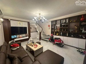 15 tỷ- gần dốc hàng than - sát hồ gươm - vị trí đắc địa trung tâm- nhà đẹp ở luôn, gần phố rộng