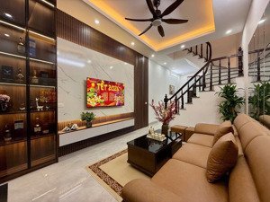 nhà đẹp đón tết - trung tâm đông đa - dt 36m2 - tặng nội thất cao cấp - 4 ngủ đầy đủ công năng.